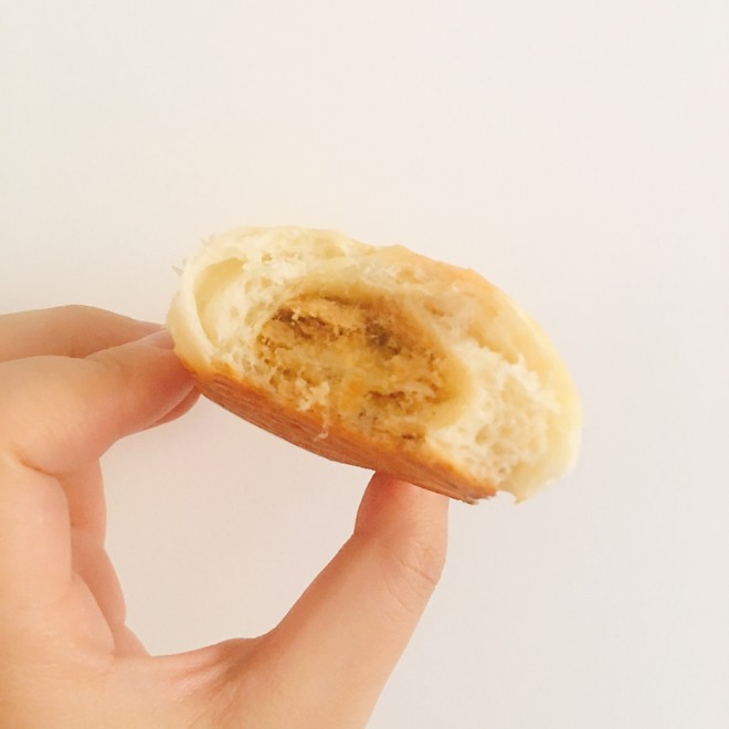 松软的肉松(香肠)(牛角)面包 制作方法