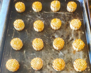 广式月饼－蛋黄莲蓉月饼 制作方法