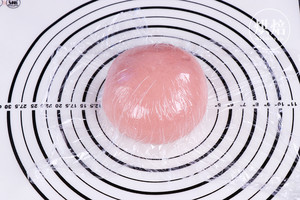 一次发酵的粉色菠萝包，连茶餐厅的招牌菠萝油都快被它取代!