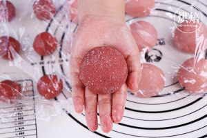 一次发酵的粉色菠萝包，连茶餐厅的招牌菠萝油都快被它取代!