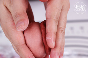 一次发酵的粉色菠萝包，连茶餐厅的招牌菠萝油都快被它取代!