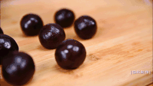 这颗蛋黄酥，让你甜足365天  制作方法