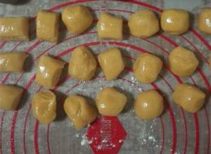 【广式月饼（50克）的做法步骤图】bbdbby-制作