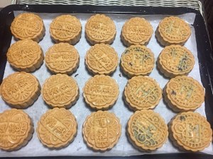【广式月饼的做法步骤图，广式月饼怎么做好吃】玖食小厨-制作