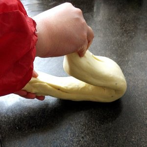 【面包十五分钟手套膜及拉丝秘笈(附七岁儿童终极版)的做法步骤图】潇潇媽-制作