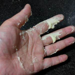 【面包十五分钟手套膜及拉丝秘笈(附七岁儿童终极版)的做法步骤图】潇潇媽-制作