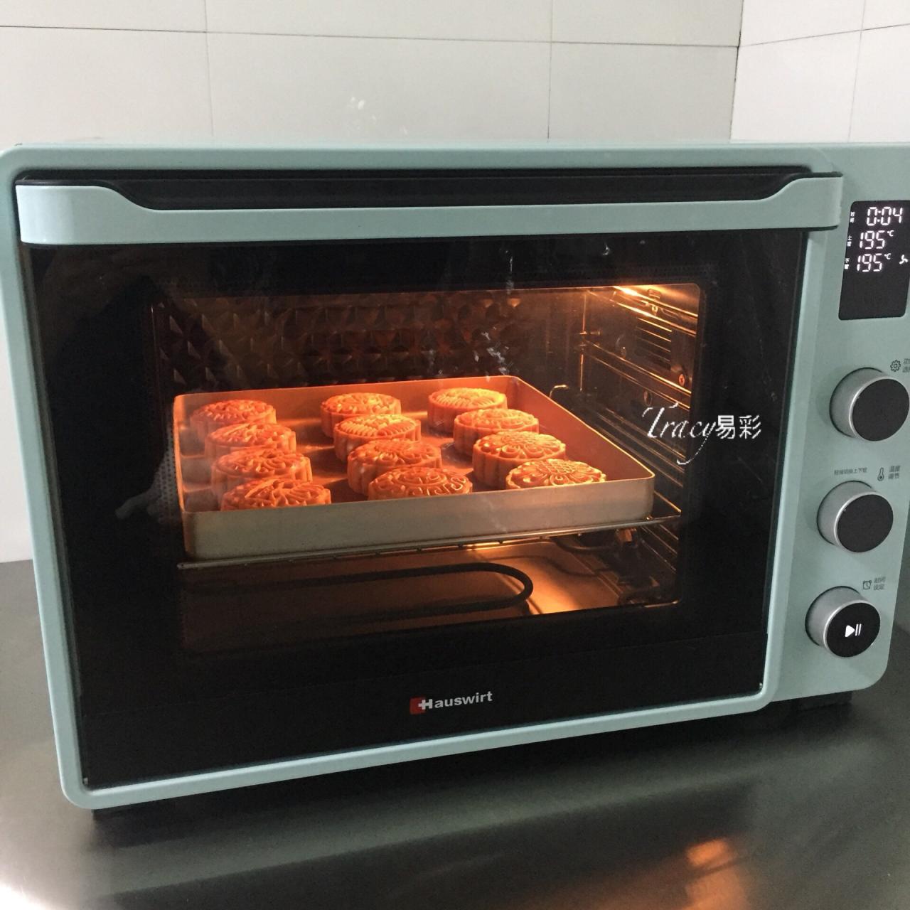 【广式月饼－－蛋黄豆沙月饼的做法步骤图】Tracy易彩-制作