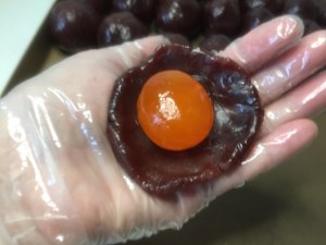 【广式月饼的做法步骤图，广式月饼怎么做好吃】玖食小厨-制作