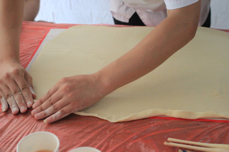 【鲜肉月饼的做法步骤图，鲜肉月饼怎么做好吃】一只梨花压海棠-制作