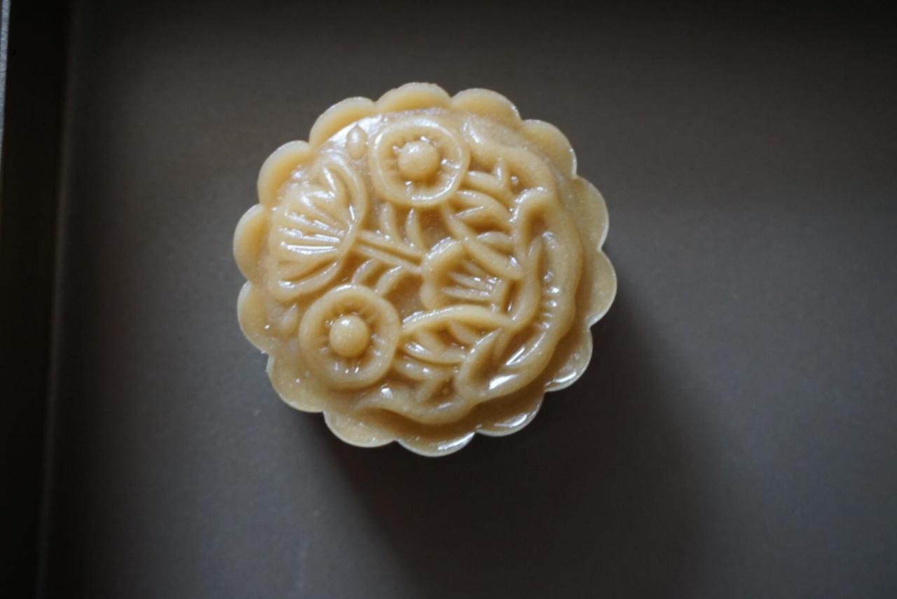 【香芋蛋黄月饼-广式月饼的做法步骤图】冇伱灬冇我-制作