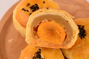 【自制网红蛋黄酥的做法步骤图,怎么做好吃】在美食中寻开心-制作