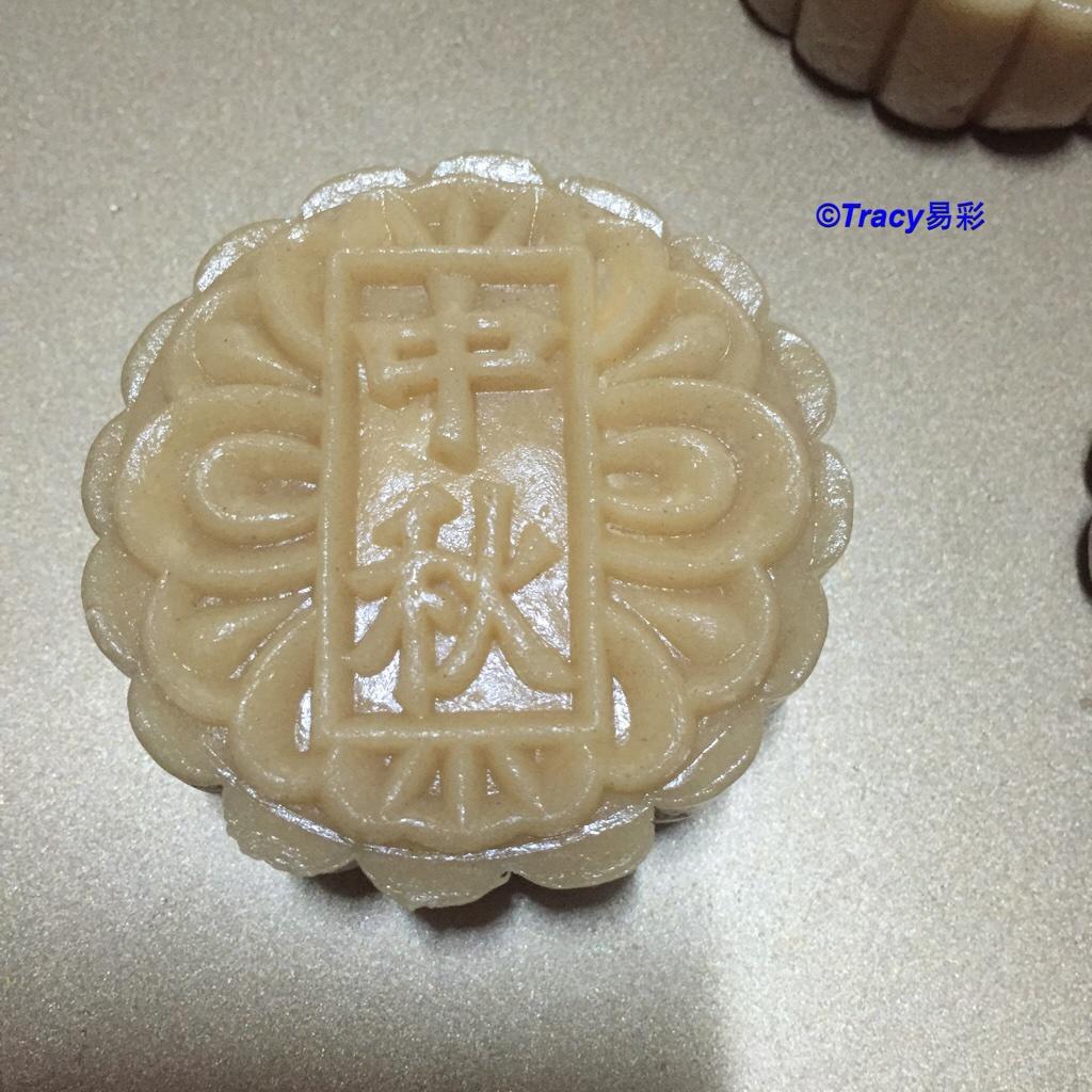 【广式月饼－－蛋黄豆沙月饼的做法步骤图】Tracy易彩-制作