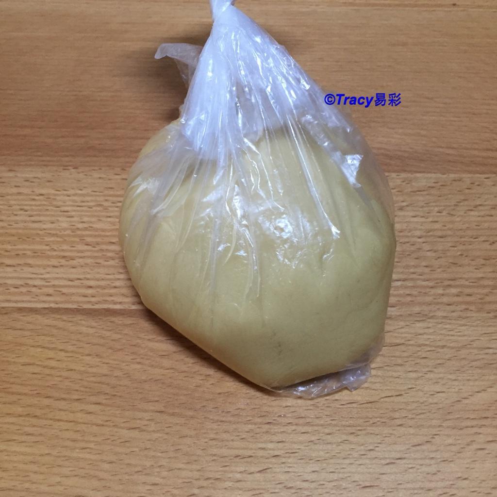 【广式月饼－－蛋黄豆沙月饼的做法步骤图】Tracy易彩-制作