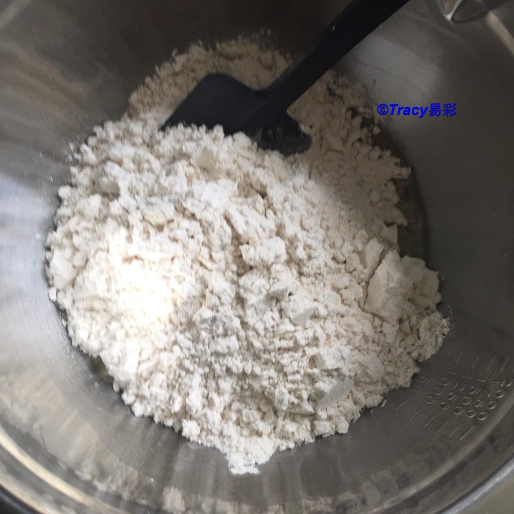 【广式月饼－－蛋黄豆沙月饼的做法步骤图】Tracy易彩-制作