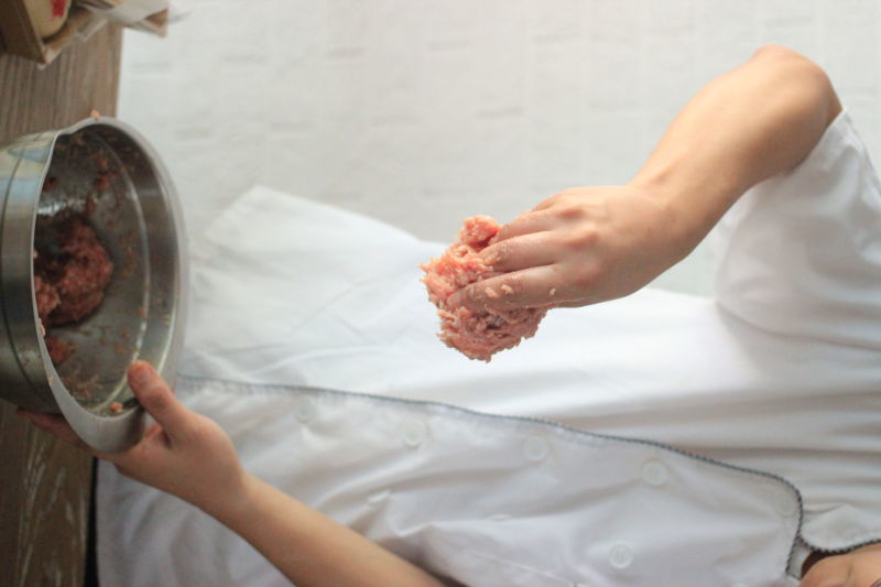 【鲜肉月饼的做法步骤图，鲜肉月饼怎么做好吃】一只梨花压海棠-制作