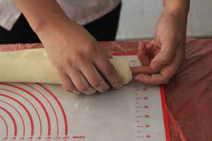 【鲜肉月饼的做法步骤图，鲜肉月饼怎么做好吃】一只梨花压海棠-制作