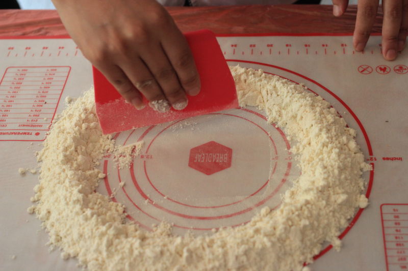 【鲜肉月饼的做法步骤图，鲜肉月饼怎么做好吃】一只梨花压海棠-制作