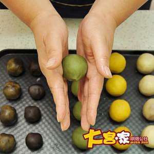 【桃山皮月饼的做法步骤图，桃山皮月饼怎么做好吃】大宫家烘焙公社-制作