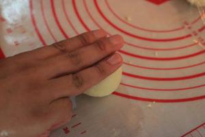 【鲜肉月饼的做法步骤图，鲜肉月饼怎么做好吃】一只梨花压海棠-制作