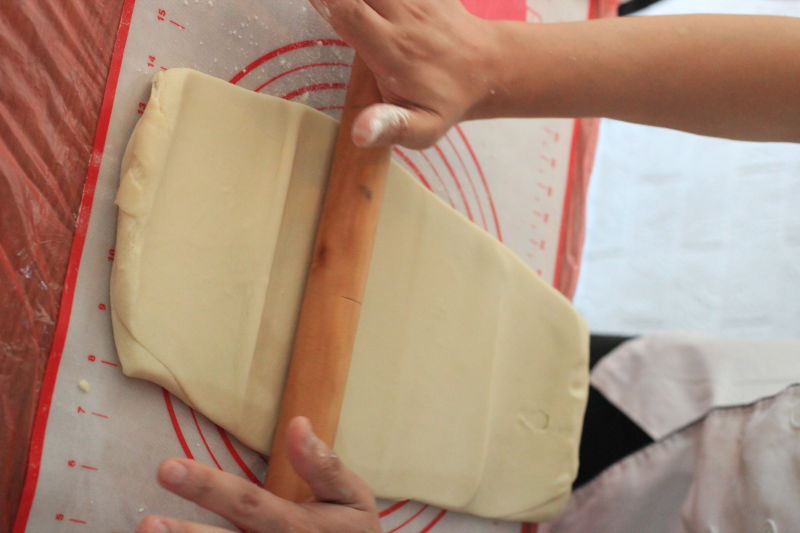 【鲜肉月饼的做法步骤图，鲜肉月饼怎么做好吃】一只梨花压海棠-制作