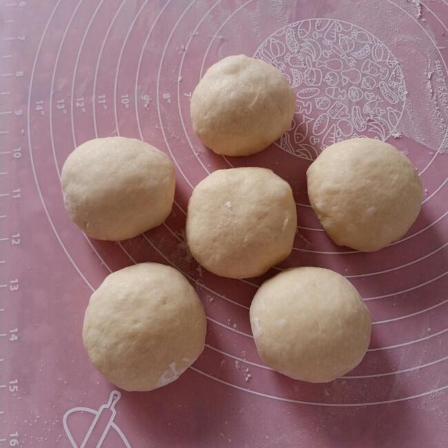 【毛毛虫豆沙面包的做法步骤图,怎么做好吃】红叶99-制作