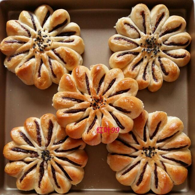 【花朵豆沙面包的做法步骤图，怎么做好吃】红叶99-制作