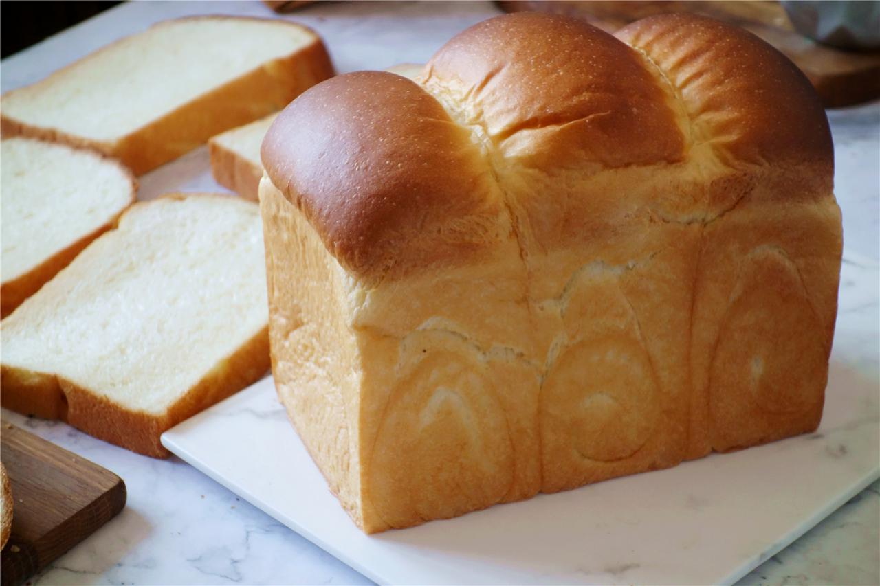 【酸奶奶油吐司的做法步骤图,怎么做好吃】啊呜511-制作