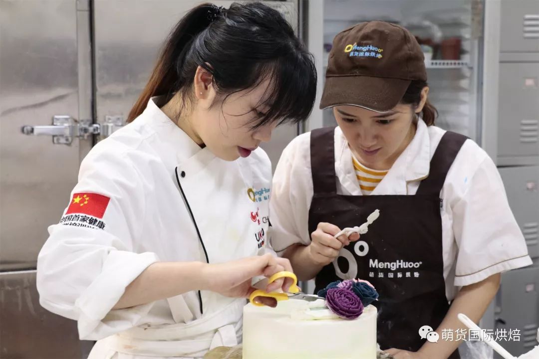 女生做烘焙学徒很累吗？去做烘焙学徒是一种怎样的体验？看了我都不敢当学徒了！！
