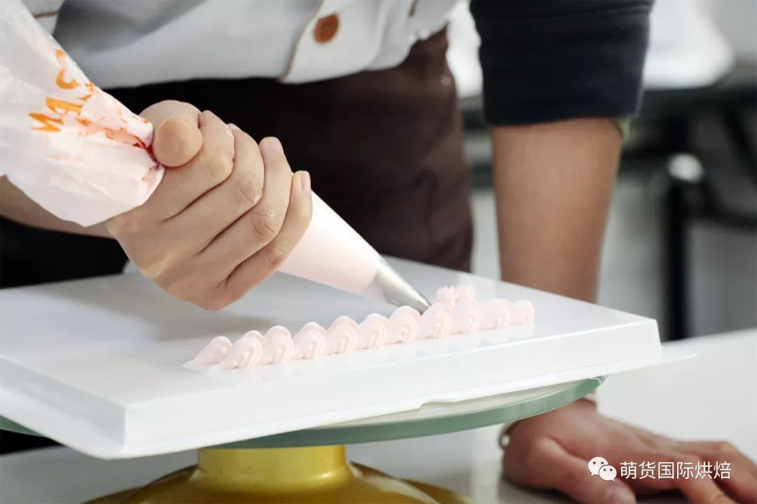 女生做烘焙学徒很累吗？去做烘焙学徒是一种怎样的体验？看了我都不敢当学徒了！！