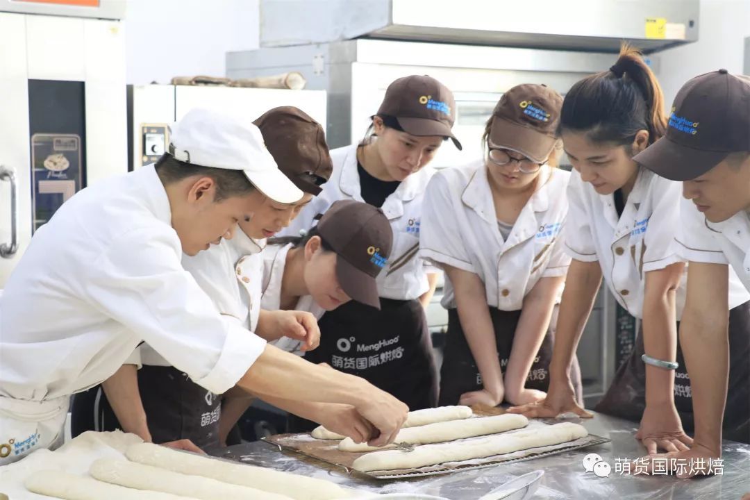 女生做烘焙学徒很累吗？去做烘焙学徒是一种怎样的体验？看了我都不敢当学徒了！！