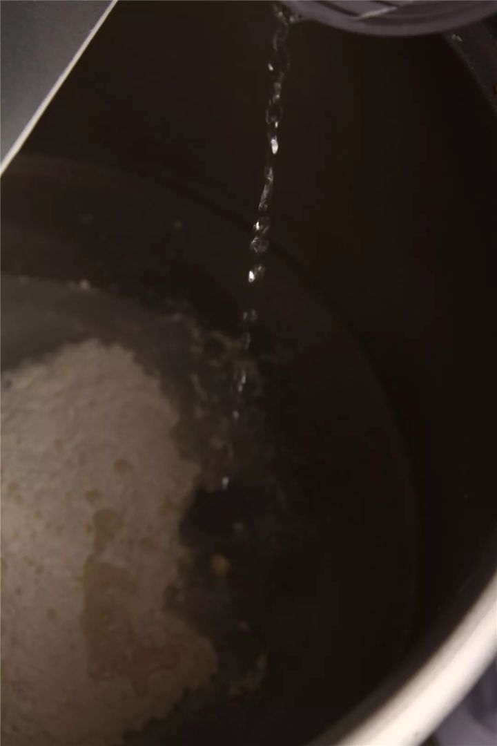 圣诞节来临,这款花环面包要不边戴边吃?