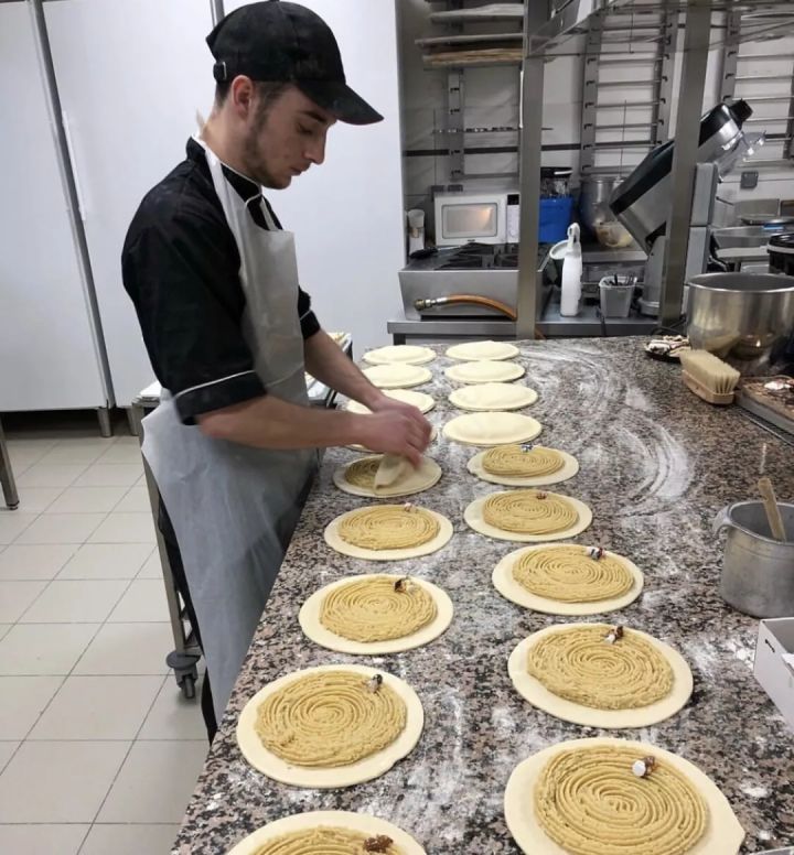 法国总统马克龙每到新年必吃的“一个饼”,你不想尝一尝?