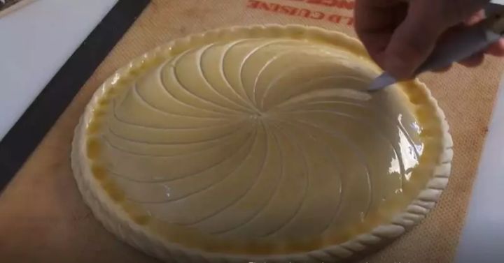 法国总统马克龙每到新年必吃的“一个饼”,你不想尝一尝?