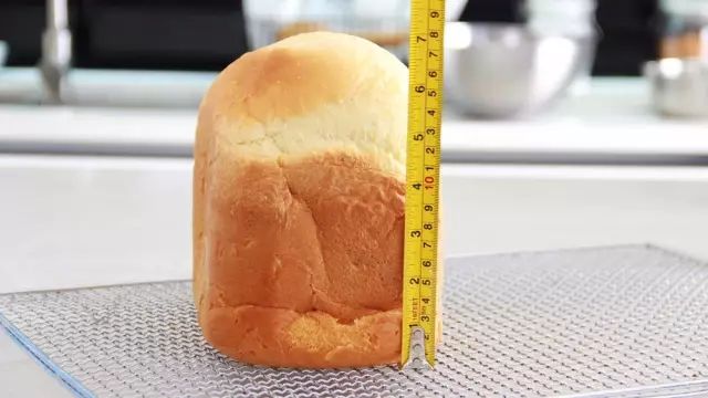 高筋面粉和低筋面粉有什么区别?我们用吐司来做了一次对比实验。