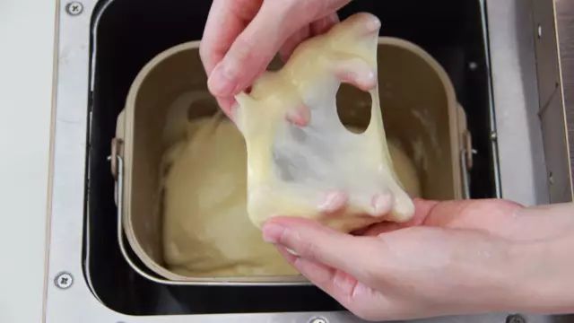 高筋面粉和低筋面粉有什么区别?我们用吐司来做了一次对比实验。