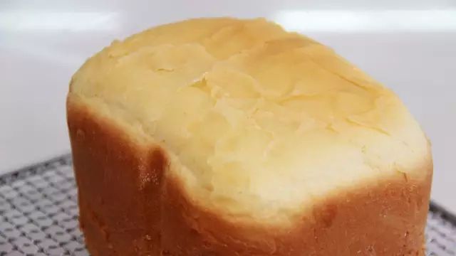 高筋面粉和低筋面粉有什么区别?我们用吐司来做了一次对比实验。