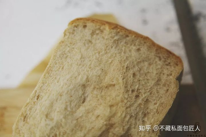 夯实基础 | 面包配方中放低粉是什么操作?