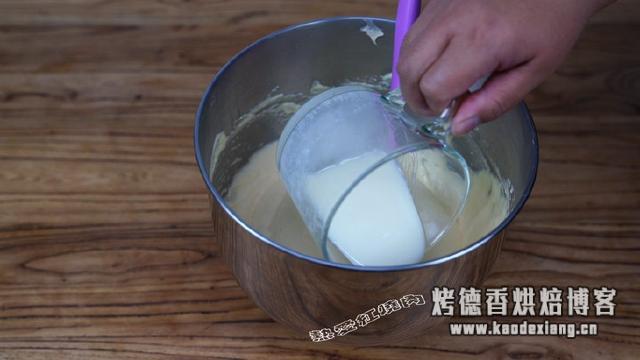 五个鸡蛋加点面粉就能做个大蛋糕，不用烤箱不用泡打粉特简单！