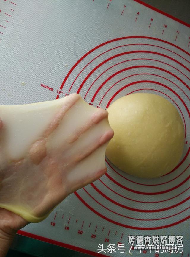 面包揉面包出膜技巧？史上最详细手工揉面方法，窍门、手法全在里面，包你做出成功面包