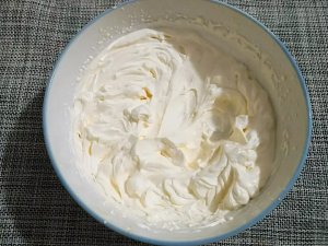 黄油打发奶油怎么做?淡奶油简单自制黄油（附注意事项）