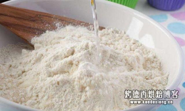 雪花粉是什么面粉?面包粉、饺子粉、富强粉、雪花粉,这些面粉到底有啥区别?