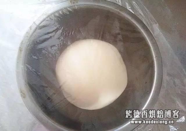 学烘焙需要揉面吗？面团揉面手法及发酵技巧，做面包不再难！（详细图解）