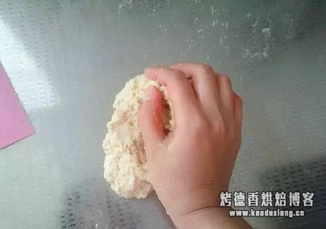 学烘焙需要揉面吗？面团揉面手法及发酵技巧，做面包不再难！（详细图解）