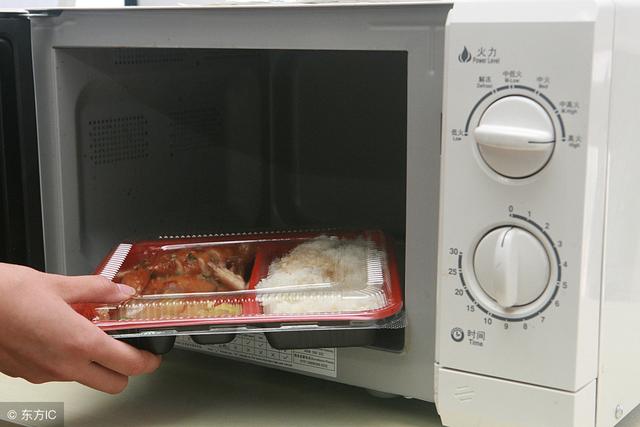 微波炉中转盘的作用是什么？