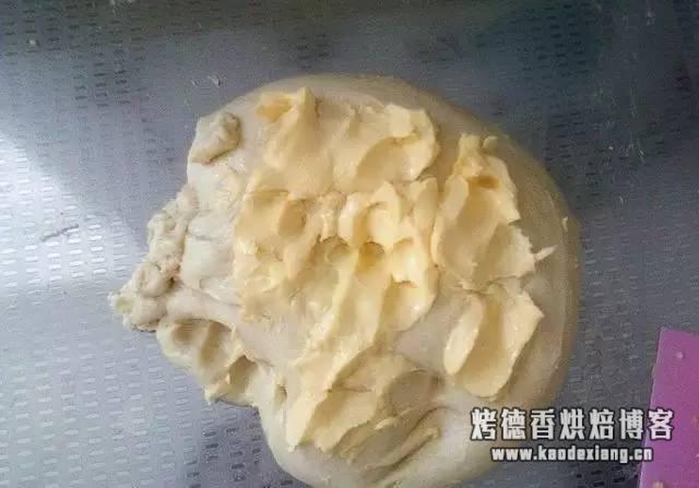 学烘焙需要揉面吗？面团揉面手法及发酵技巧，做面包不再难！（详细图解）