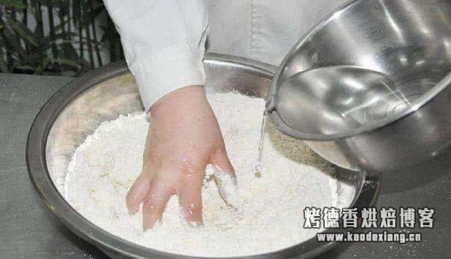 雪花粉是什么面粉?面包粉、饺子粉、富强粉、雪花粉,这些面粉到底有啥区别?