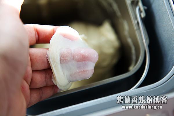 面包机揉面出膜的诀窍 面包机100%出膜的2个简单小技巧！