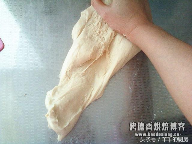 面包揉面包出膜技巧？史上最详细手工揉面方法，窍门、手法全在里面，包你做出成功面包