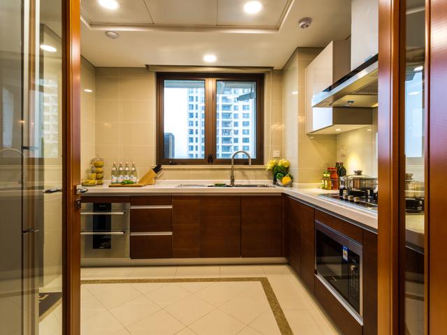 微波炉和烤箱哪个必须买？微波炉和电烤箱哪个更实用？