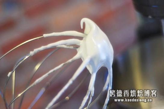 你做蛋糕总失败，是因为你不知道打发蛋白有多重要！